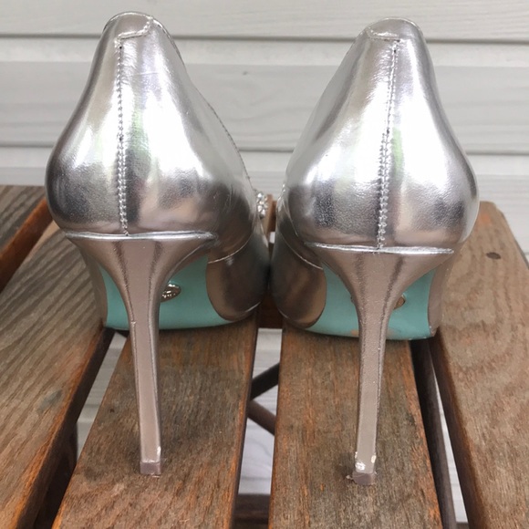 Betsey Johnson Silver Jewel Bow Heels - Picture 8 of 13